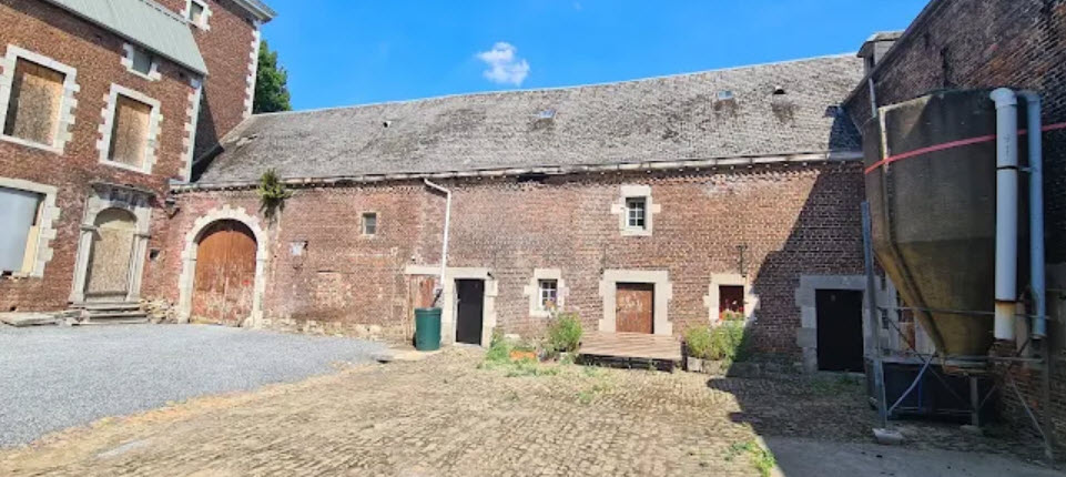 Le château de Méan, Belgium